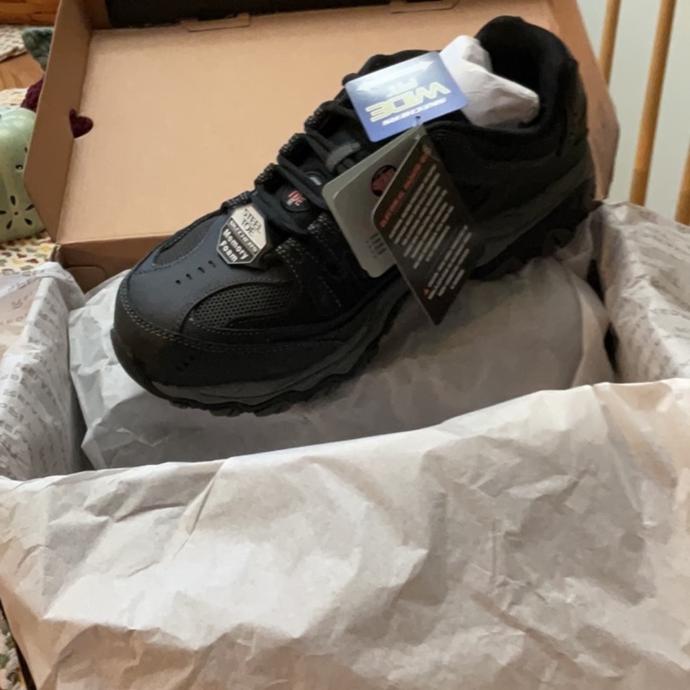 Men’s new Sketchers steel toe shoe size 8.5